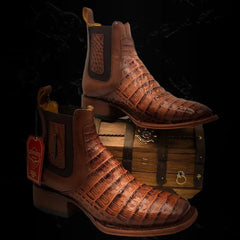 Botin de Cocodrilo Grabado Nuca con Punta Cuadrada Color Cognac