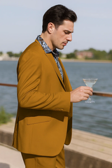 gold-suit-for-men-double-breasted-vest-peak-lapel-design