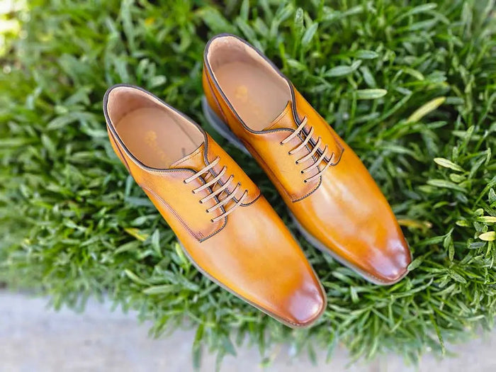 Carrucci Burnished Lace-up Leather Derby