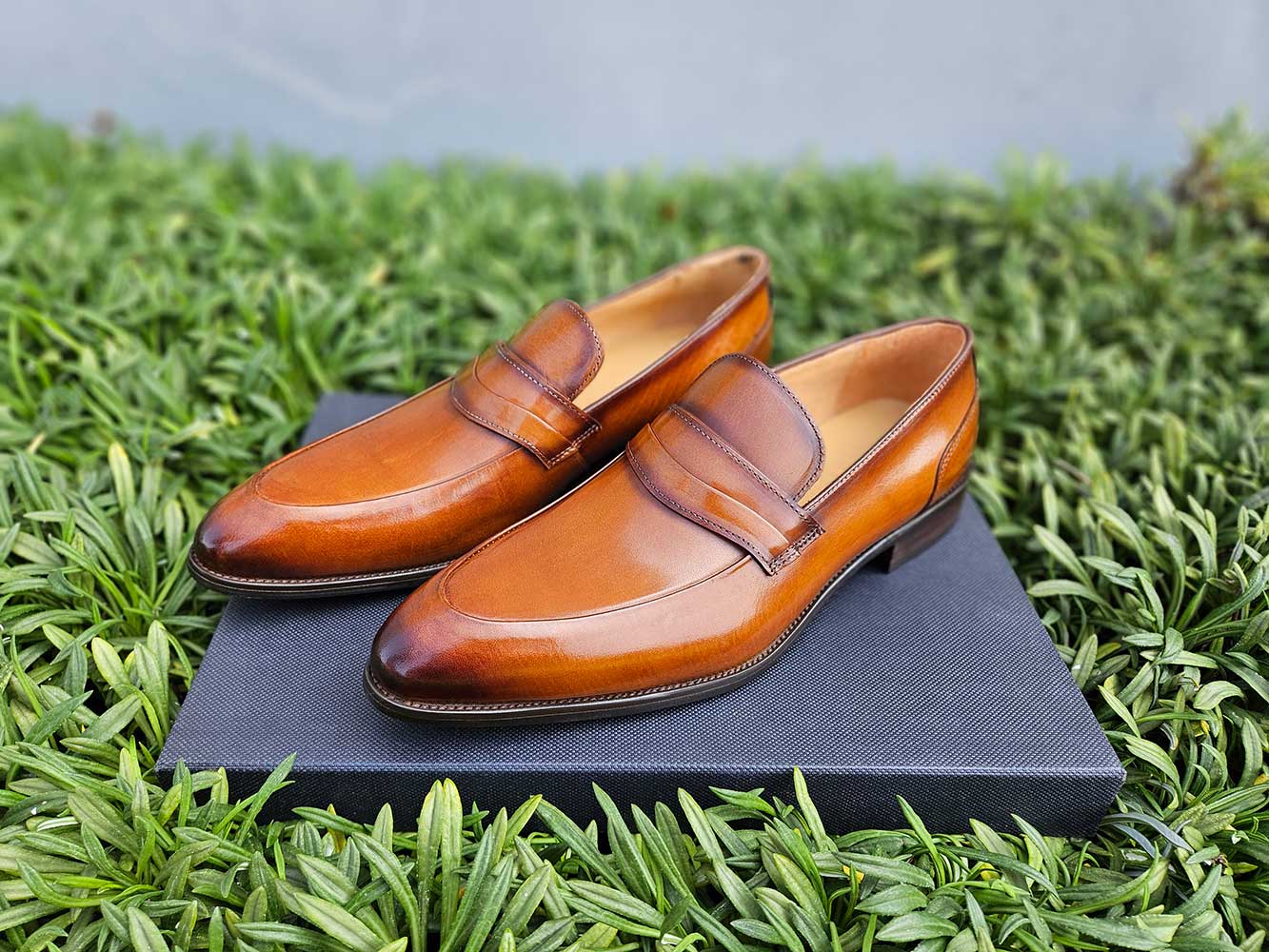 Carrucci Calfskin Modern Classic Penny Loafer