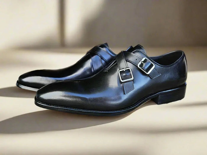 Carrucci Cross Straps Wholecut Shoe
