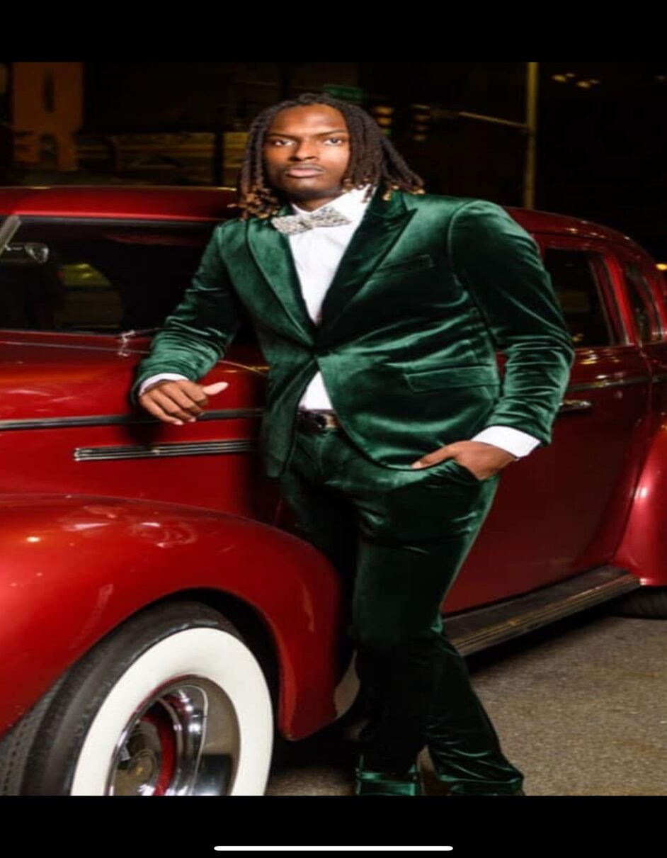 Menƒ??s Emerald Green Velvet Suit ƒ?? Slim Fit Tuxedo for Weddings, Prom, and Red Carpet Events