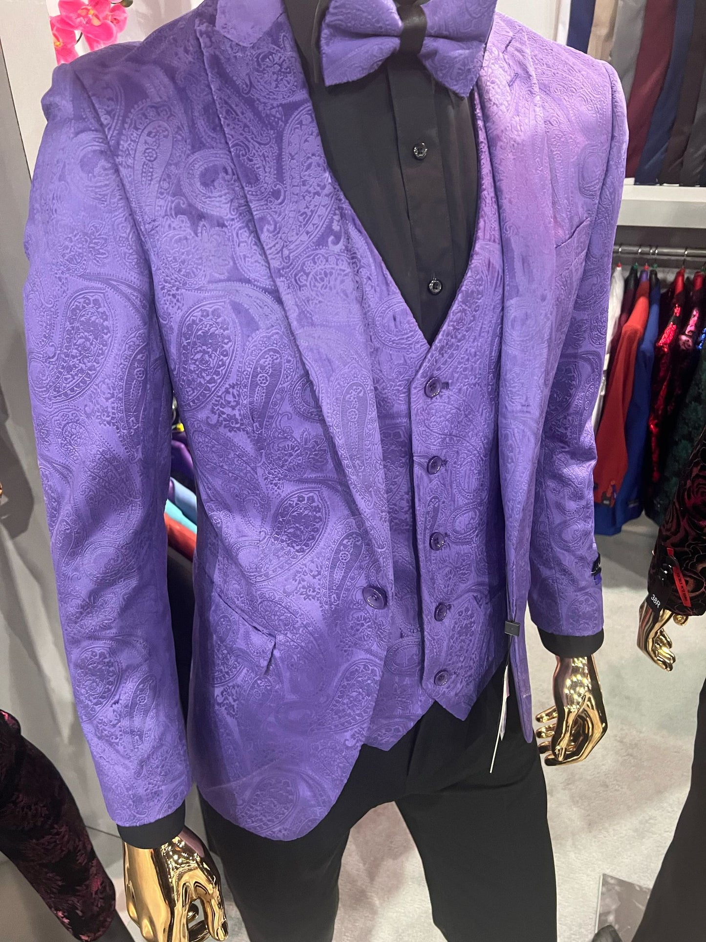 Menƒ??s Purple Paisley Tuxedo Suit ƒ?? 3 Piece Formal Set with Vest and Bow Tie