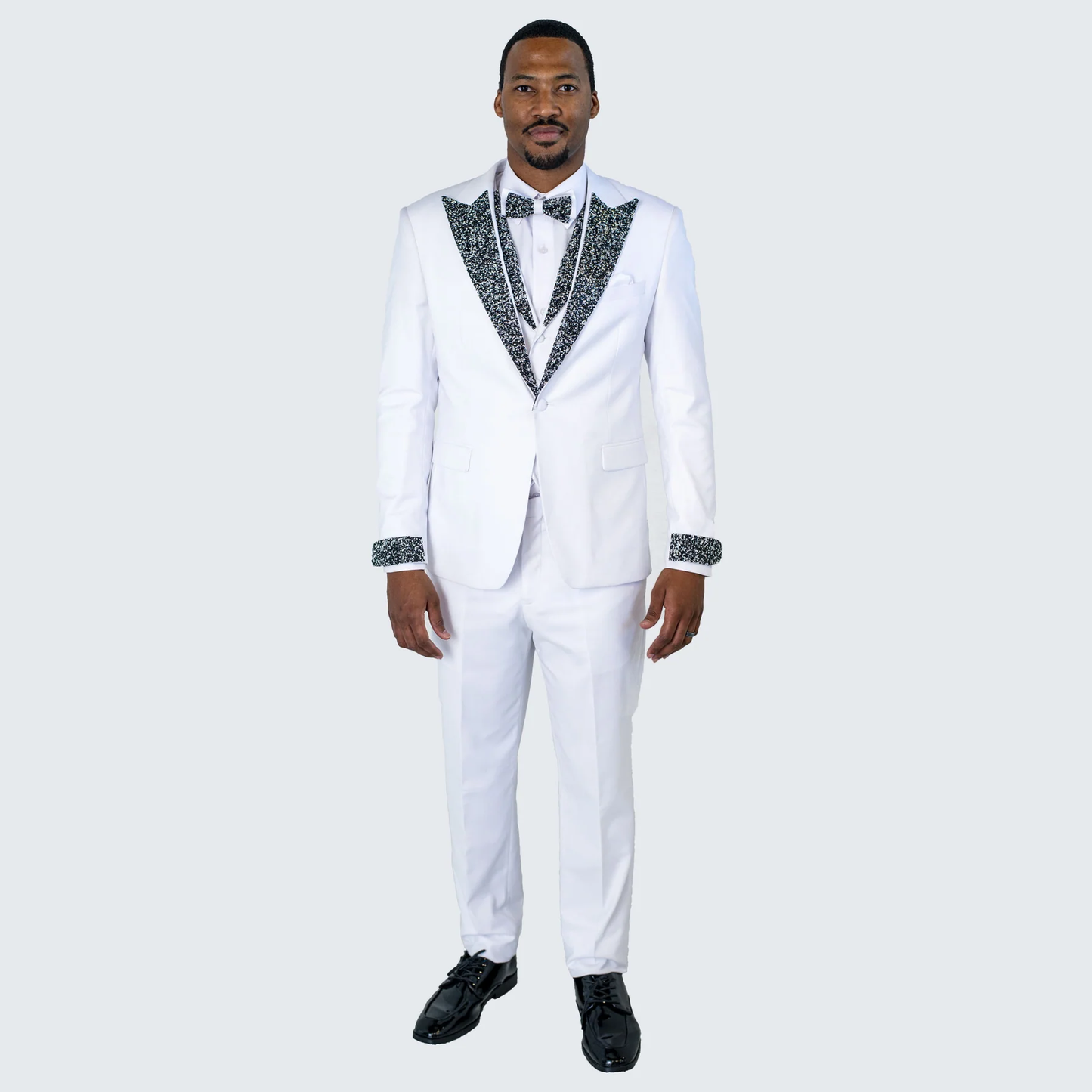 Elegant White Peak Lapel Tuxedo with Crystal Stones – 4-Piece Outfit