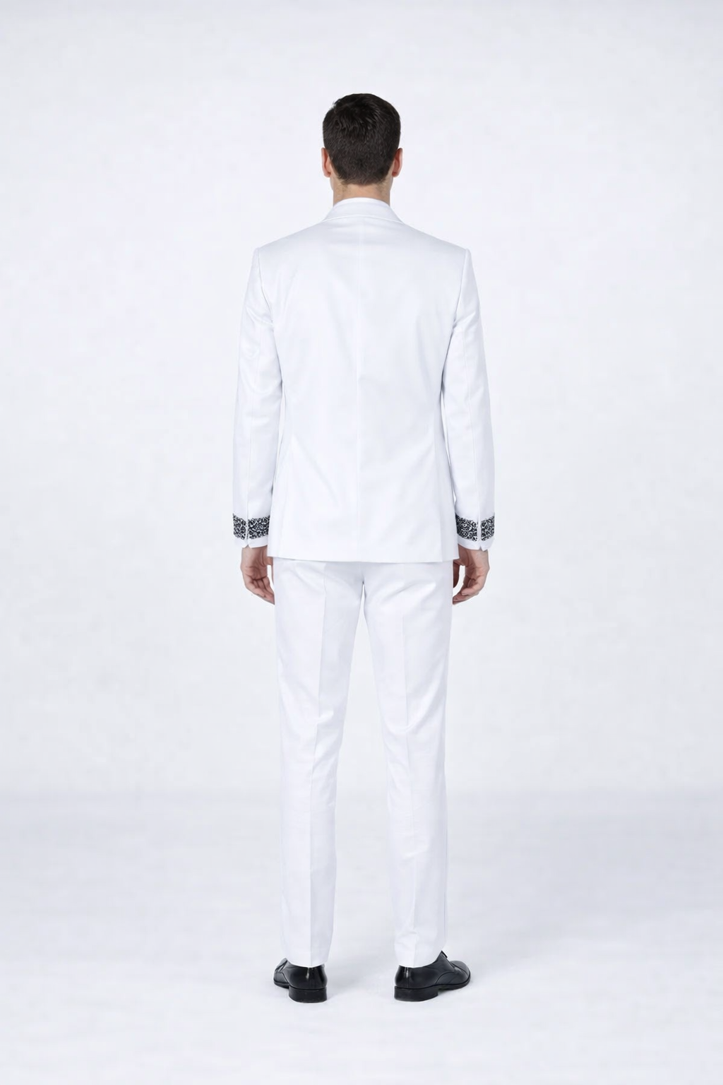 Elegant White Peak Lapel Tuxedo with Crystal Stones – 4-Piece Outfit