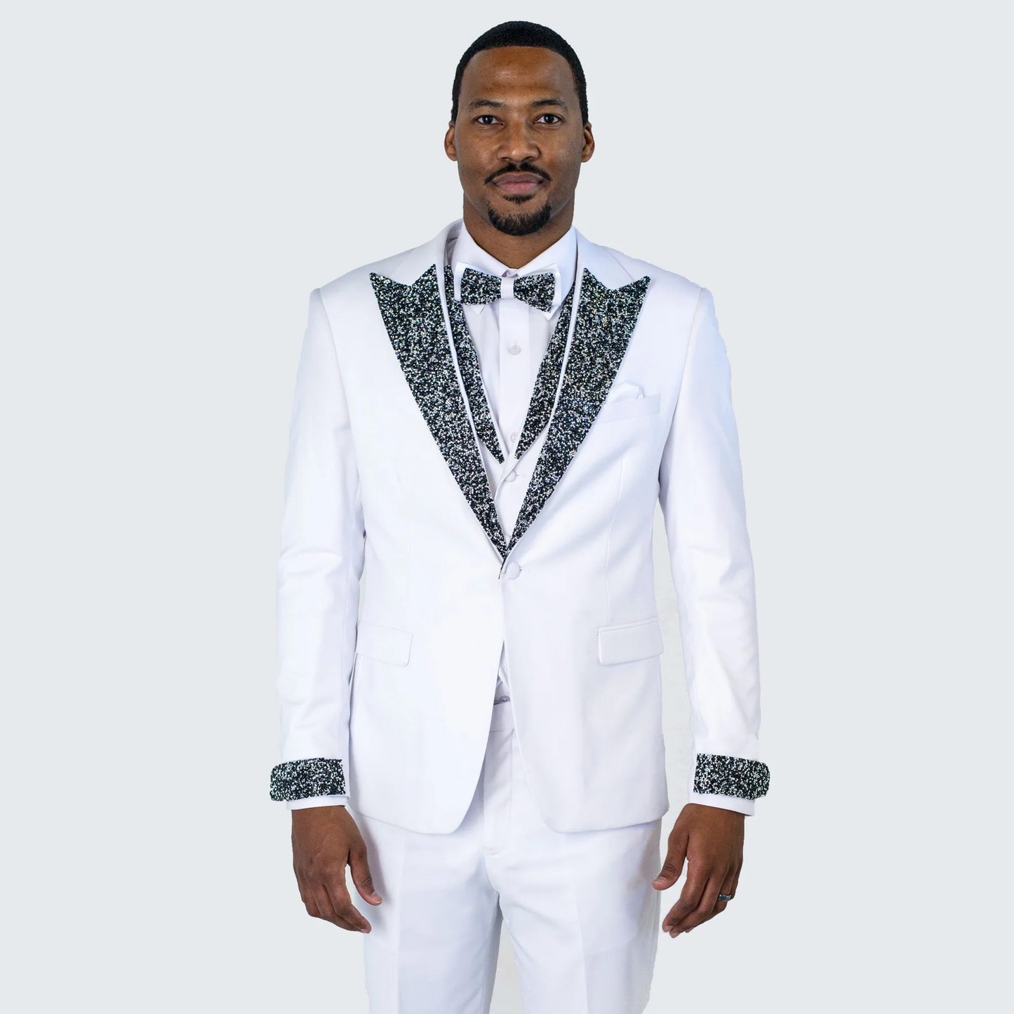 Elegant White Peak Lapel Tuxedo with Crystal Stones – 4-Piece Outfit