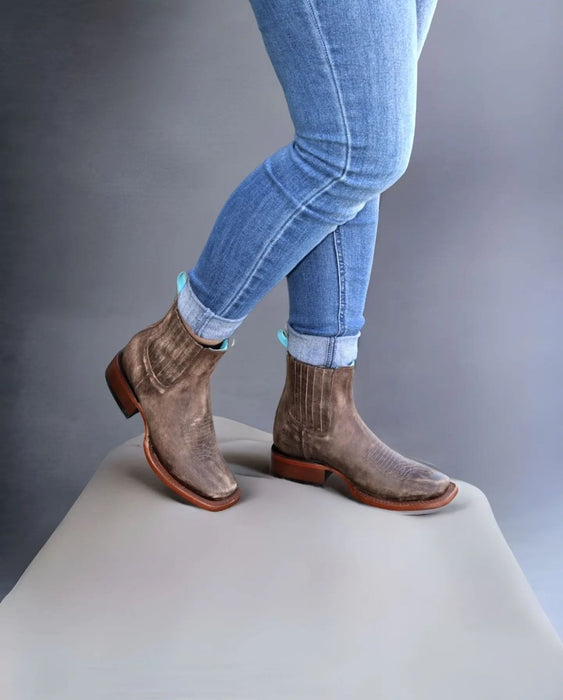Botin Charro Quincy con Punta Cuadrada Color Cafe Claro