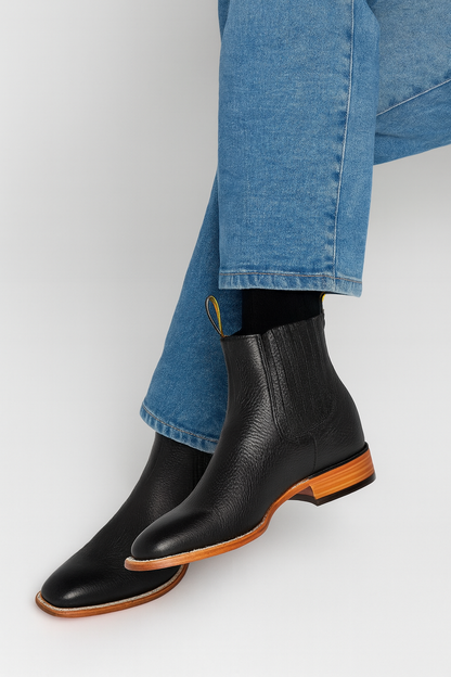 Botines Charros Quincy con Punta Cuadrada Color Negro DIE