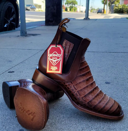 Botin de Cocodrilo Grabado Nuca con Punta Cuadrada Color Cognac