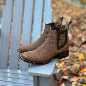 Botines de Gamuza Perforada Punta Cuadrada Los Altos Boots Color Taupe 82BV6361