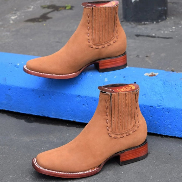 Botines Charros de Gamuza Punta Cuadrada para Mujer Color Shedron LAB-32B6350