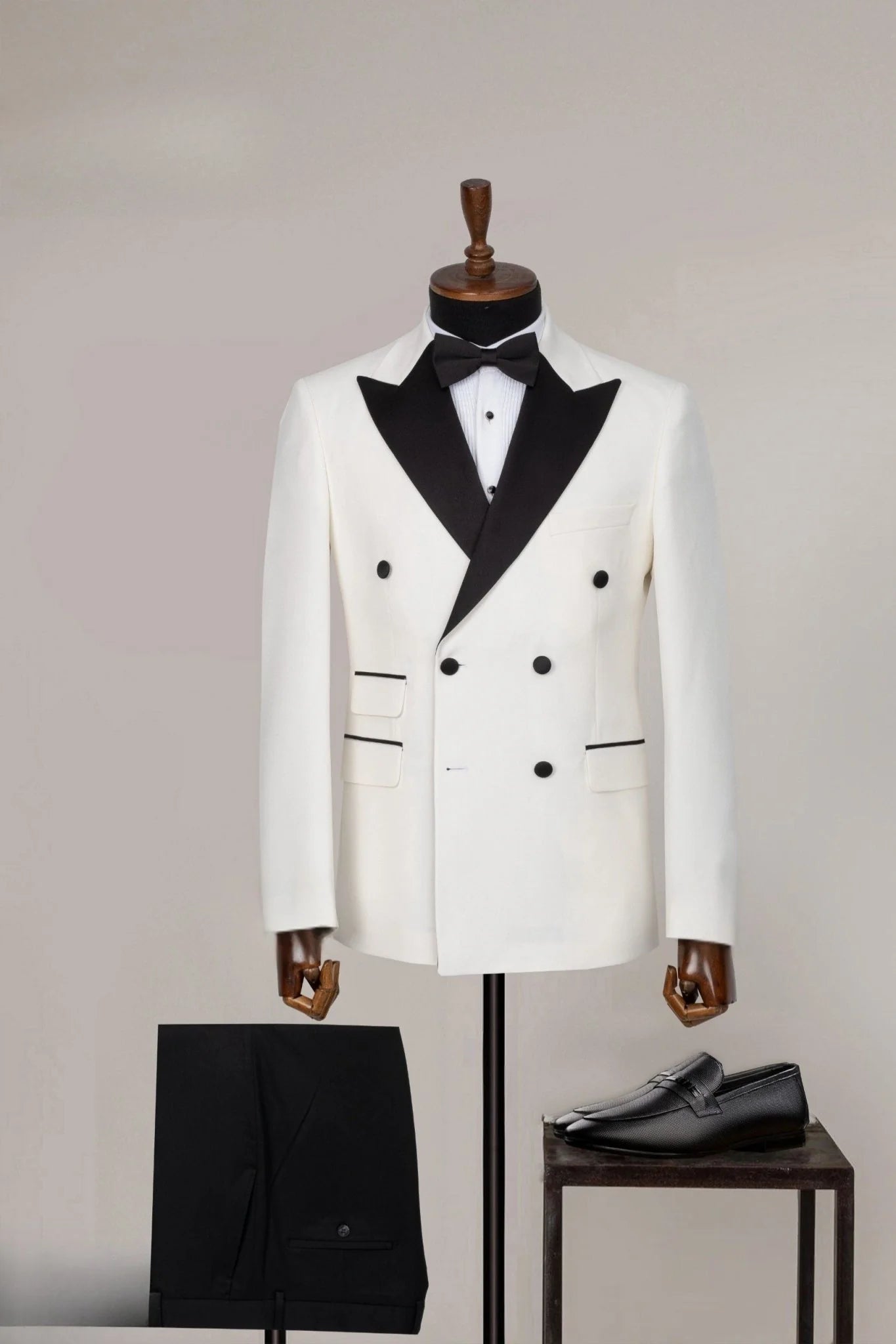 Men’s Vintage Hollywood Ivory Double-Breasted Tuxedo – Black Peak Lapel Wedding and Formal Suit